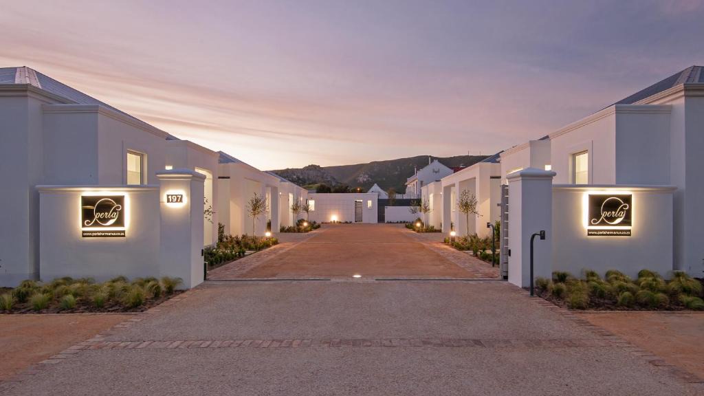 Eastcliff Apartment | Perla