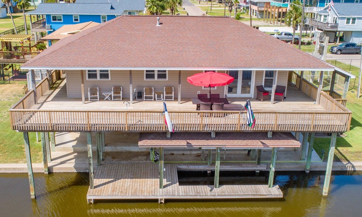 Jamaica Beach House | Pet friendly canal retreat