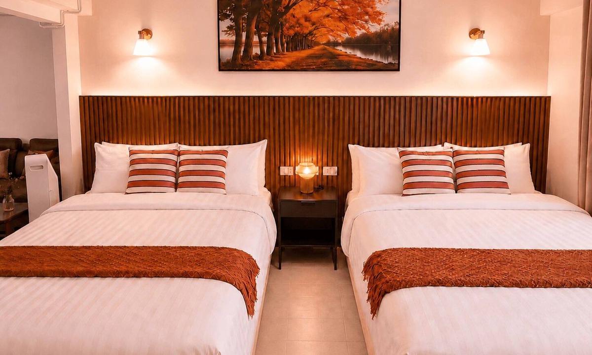 Thanon Phaya Thai House | PhayaThai Autumn Hideaway 2 Queen Beds Vintage Kitchen