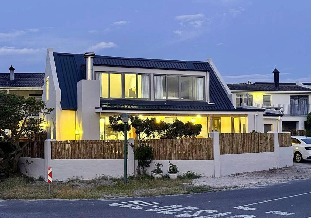Vermont Apartment | Pikkewyntjie Sea View Small Families