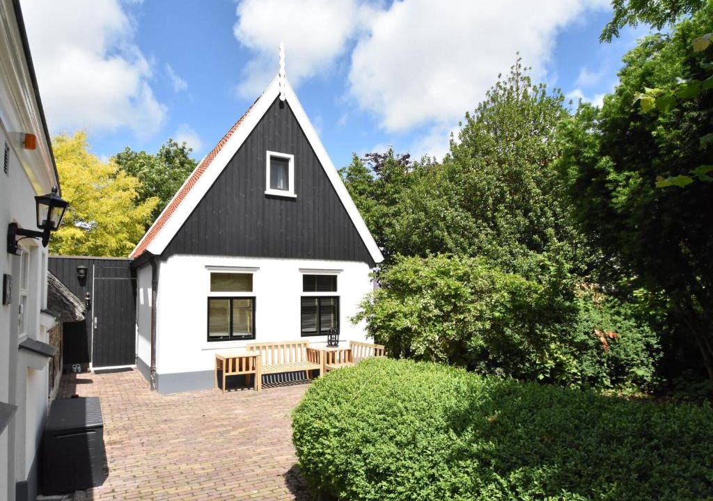 Schoorldam House | Pleasant Holiday Home in Schoorl near the Beach