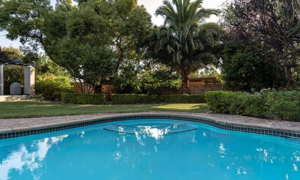 Die Boord House | Pool & Garden Winelands Retreat