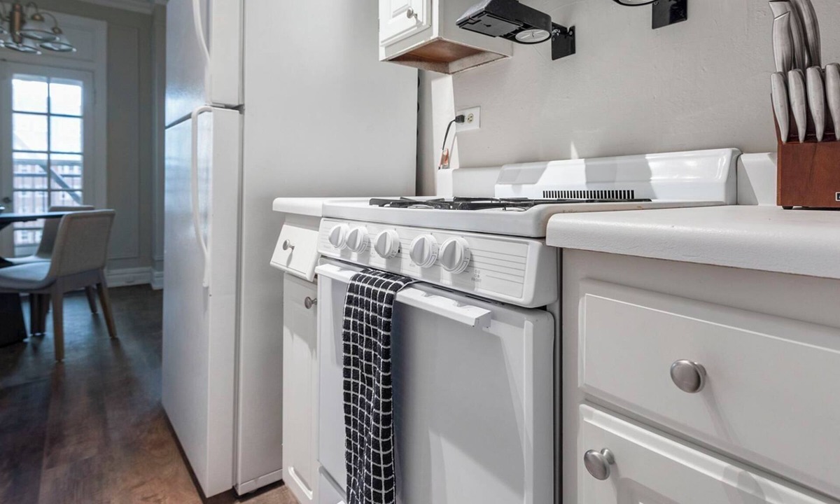 Washington Apartment | PoplarHouse 2BD 12 - Two Bedroom Apartment, Sleeps 4