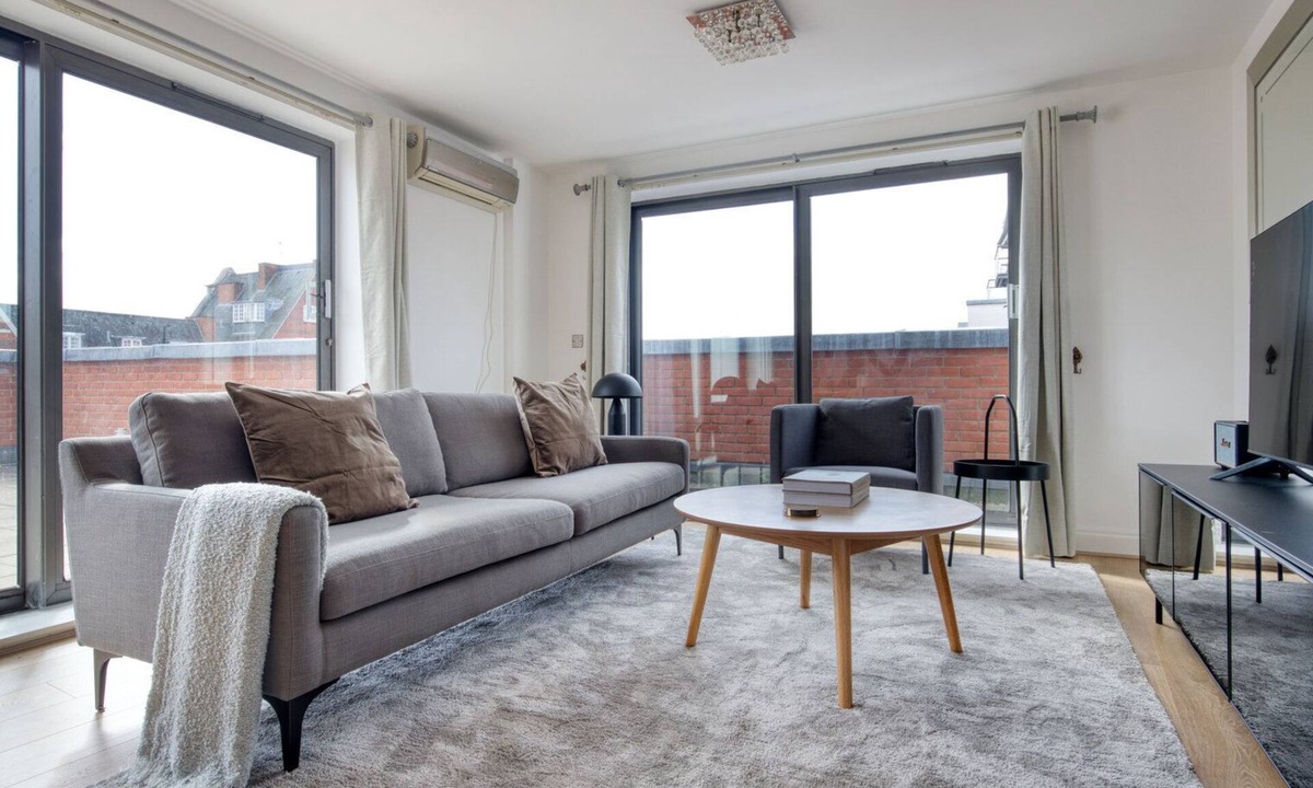 Vincent Square Apartment | Premium Westminster 3BR w/Balcony, nr Tube & Attractions, by Blueground