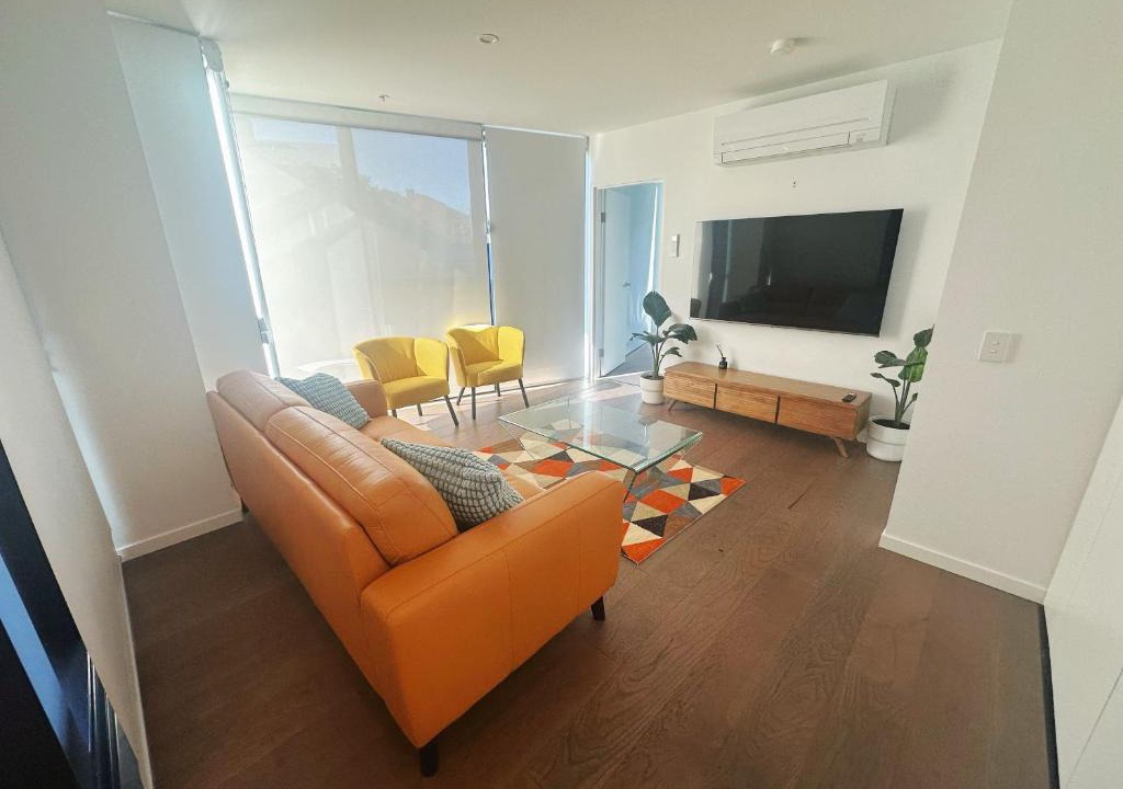 Reid Apartment | Prime CBD 3BR 2 free parking apartment next to canberra centre