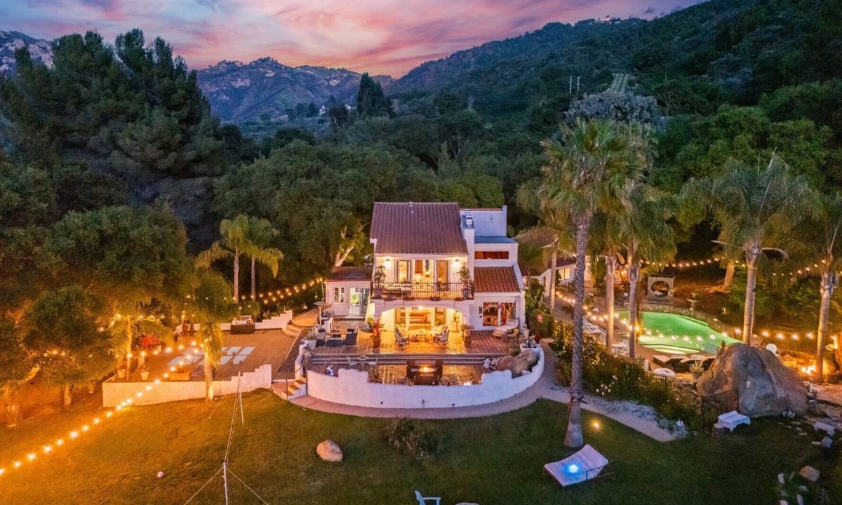 Calabasas House | Private 5 Acre Malibu Retreat – 2 Homes, 3 Apartments, Sauna, Pool - SLEEPS 30+