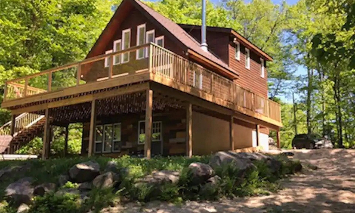 Cecebe Cottage | Private Muskoka Cottage on a 4 Lake Chain - Entire Cottage, Newly Renovated