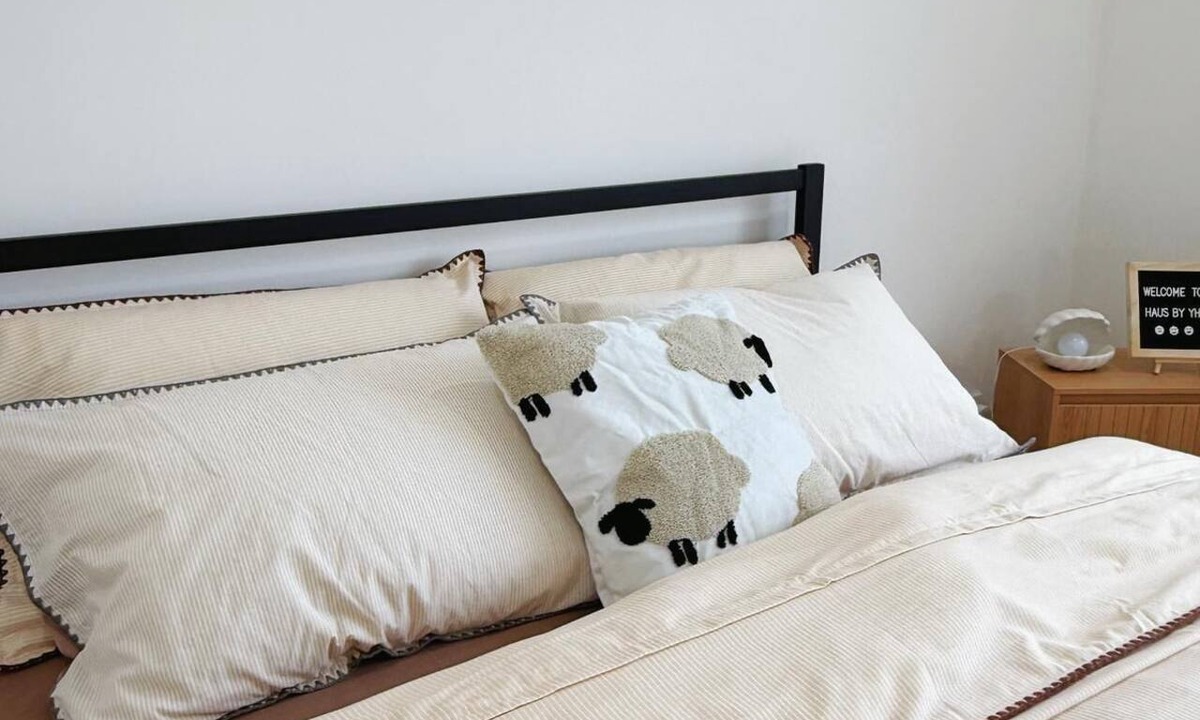 Girrawheen House | Private Queen Room with Ensuite | Free Parking | Self Check-in | Perth