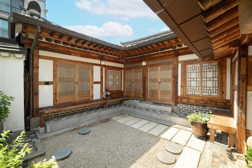 Sajik-dong Apartment | Private Traditional Hanok in Seoul Entire House , JNPSTAY