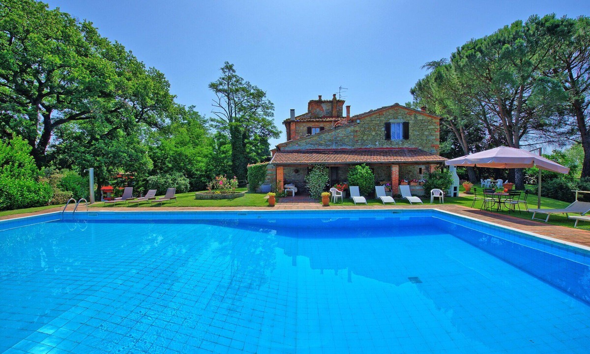 Terranuova Bracciolini Villa | Private Villa with WIFI, private pool, TV, patio, pets allowed, panoramic view, close to Arezzo