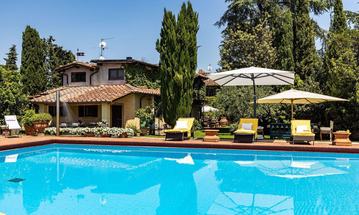 Figline e Incisa Valdarno Villa | Private Villa with WIFI, hot tub, private pool, A/C, sauna, TV, patio, close to Greve In Chianti