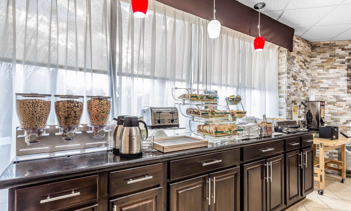 South Salisbury Hotel | Quality Inn & Suites Salisbury South