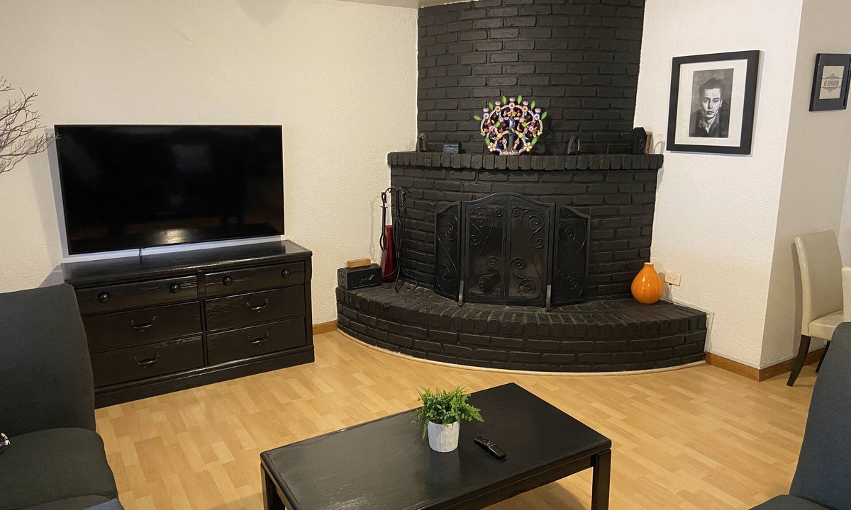 Playas de Tijuana House | Quetzal House - 2 bedroom, parking & garden