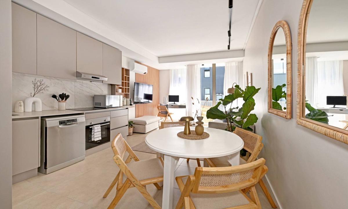 Green Point Apartment | Quiet 1Bed Green Point Retreat | Central and Elegant