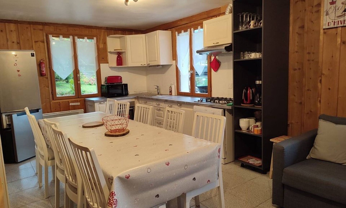 Cohennoz Ski Chalet | Quiet Nature Retreat: Spacious 3-Bedroom Chalet for 10 with Fireplace, Garden & Mountain Views
