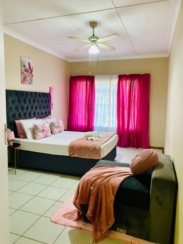 Universitas Bed & Breakfast | Rainbow Palace