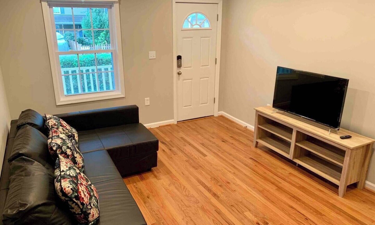 College Park House | Rare 2Bed 2Bath House - 6 min walk to metro