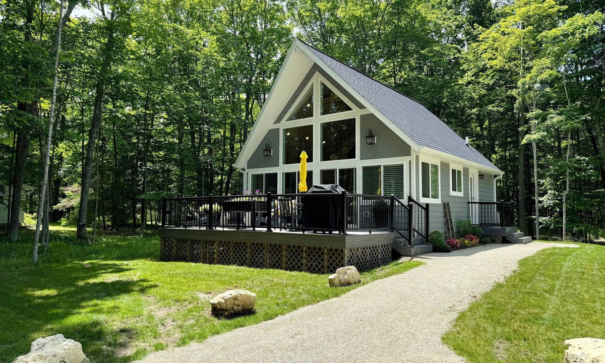 Baileys Harbor Cottage | Red Cherry Woods Cottage 🍒 ~ Stylish Baileys Harbor Escape