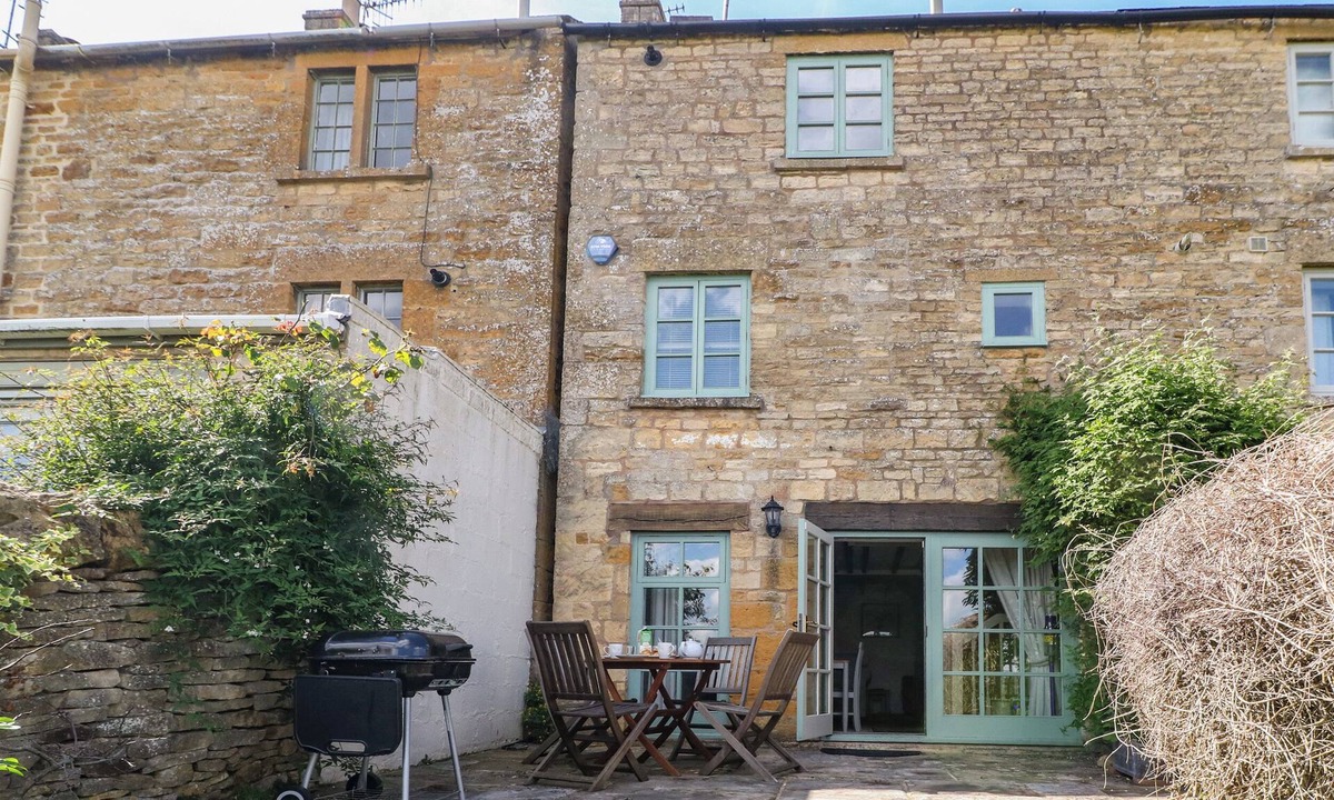 Blockley Cottage | RED FAWN COTTAGE, pet friendly, character holiday cottage in Blockley