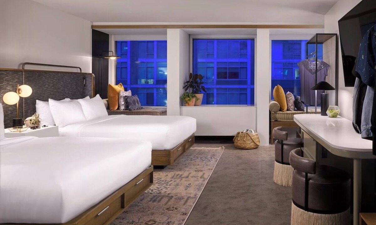 Downtown Washington D.C. Hotel | Relaxing City View Room in the Heart of DC | Near Smithsonian Museums