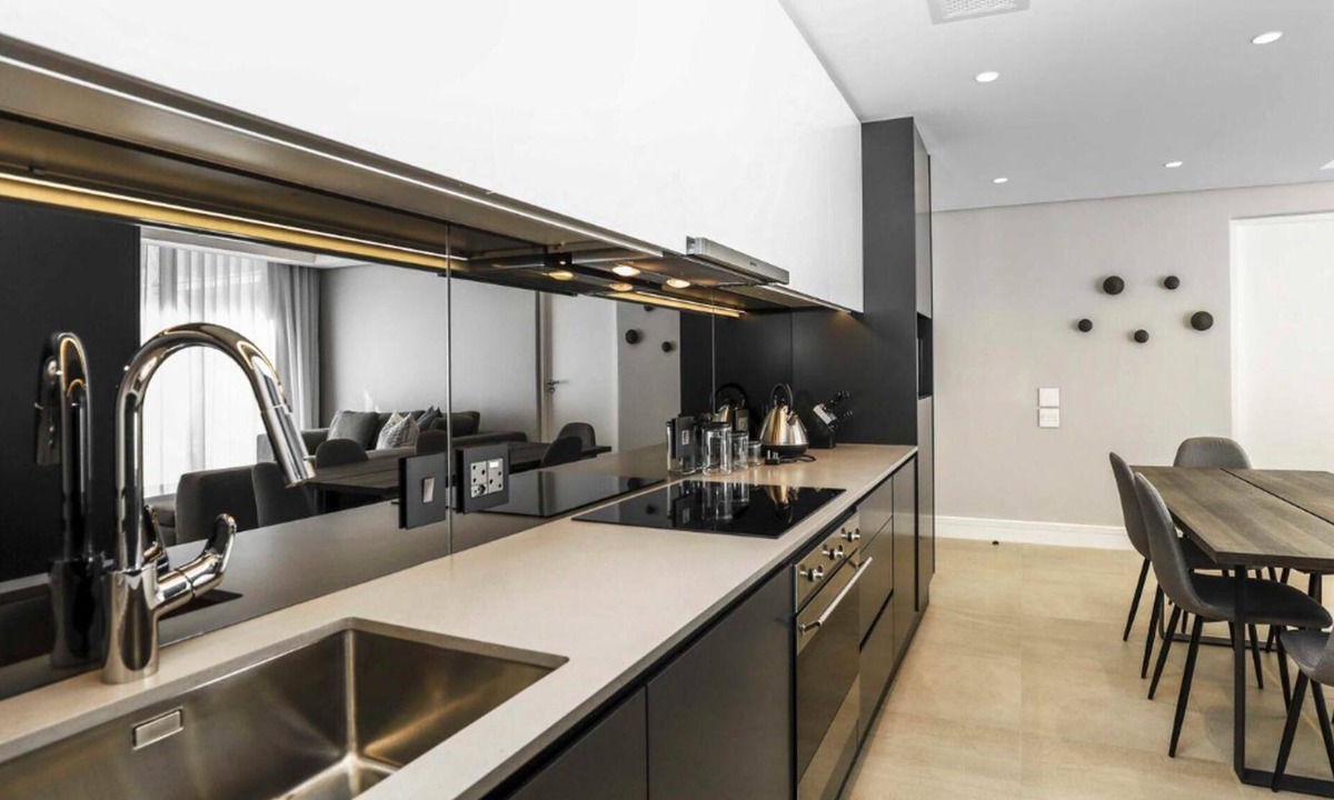 Parkwood Apartment | Remarkable 2-bed Apartment in Johannesburg
