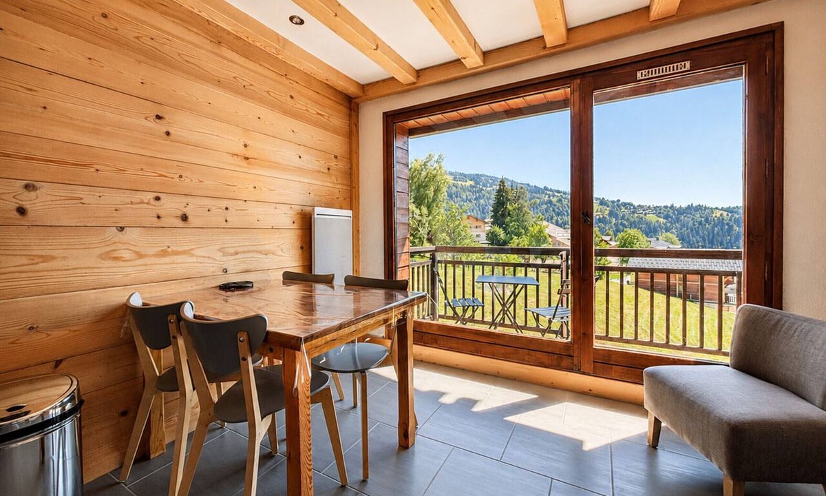 Notre-Dame-de-Bellecombe Apartment | Renovated duplex 4 pers, south balcony