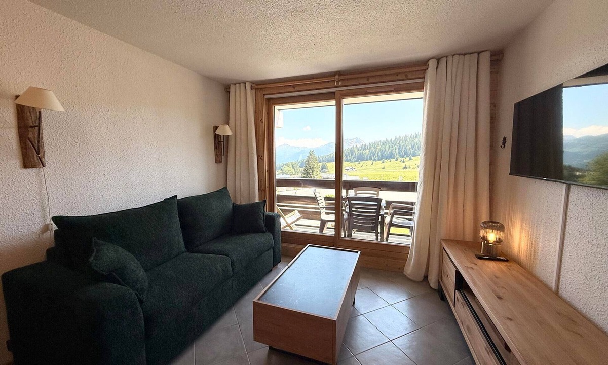 Les Saisies Apartment | Renovated cabin studio for 4, south balcony, garage included