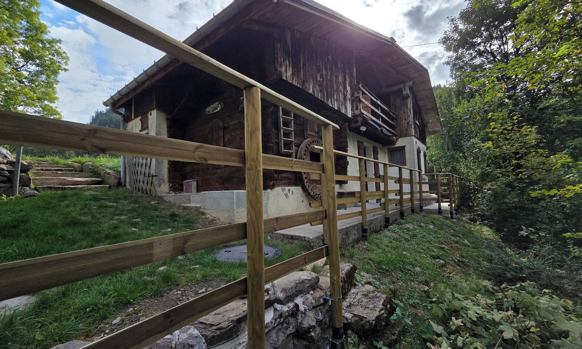 La Giettaz Ski Chalet | Renovated Savoyard chalet on the banks of a torrent - Peace and Comfort