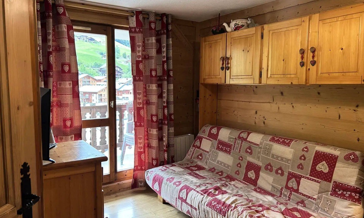 Areches Apartment | Residence Val Blanc 1 - Apartment 4 to 6 people in the heart of village, prox. lifts