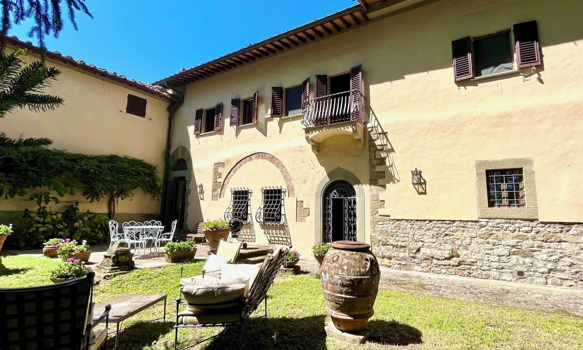 Sagginale Villa | Residenza Villa degli Ochi Apartment in a Historic Villa with Private Garden
