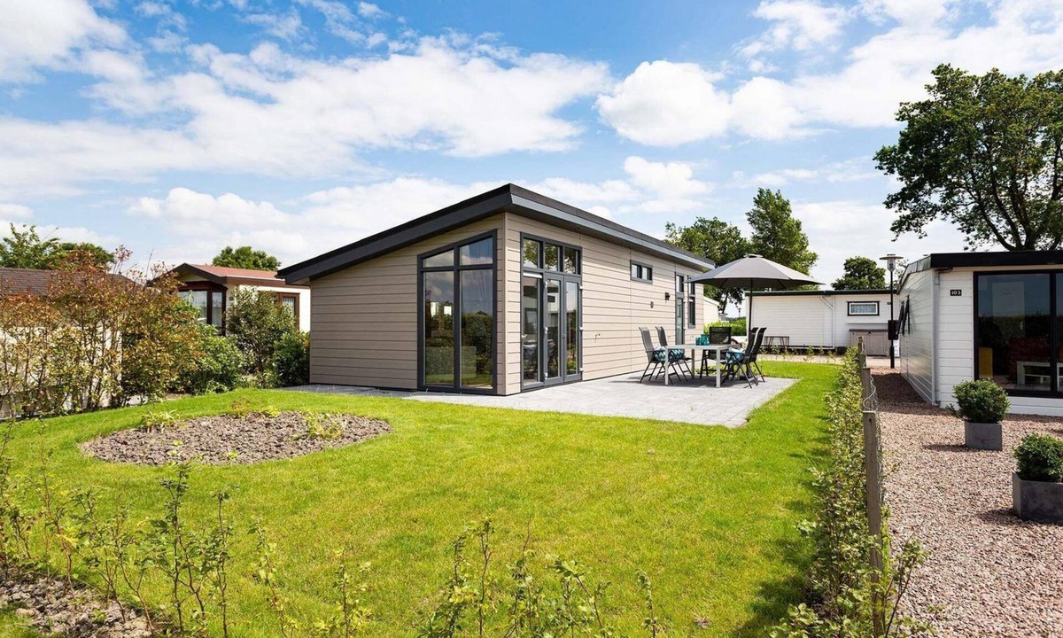 Avenhorn Ski Chalet | ✓ Rialto MAX at Park Westerkogge ✓ Holiday home for 6 people ✓ Located in Berkhout (North Holland) ✓ Waterfront holiday resort ✓ Book directly at the resort