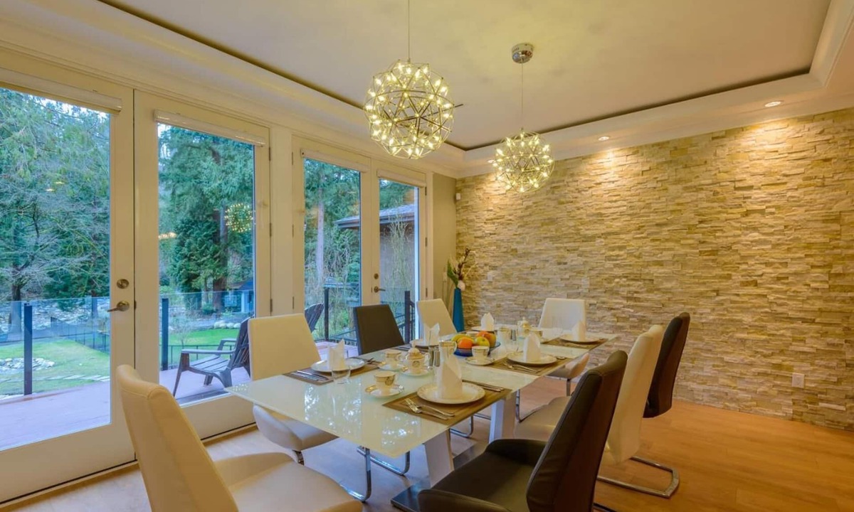 District of North Vancouver Bed & Breakfast | Riverfront Bed and Breakfast