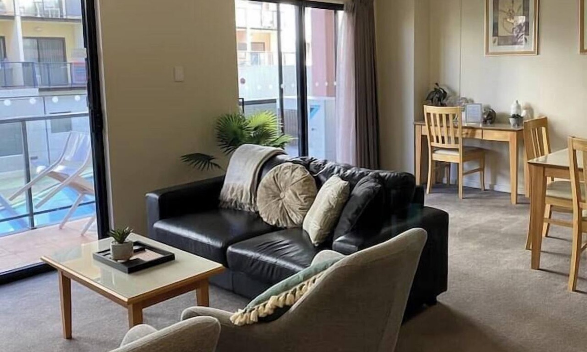 Perth Central Business District Apartment | Riverside City View Parking Netflix Wifi Wine FREE