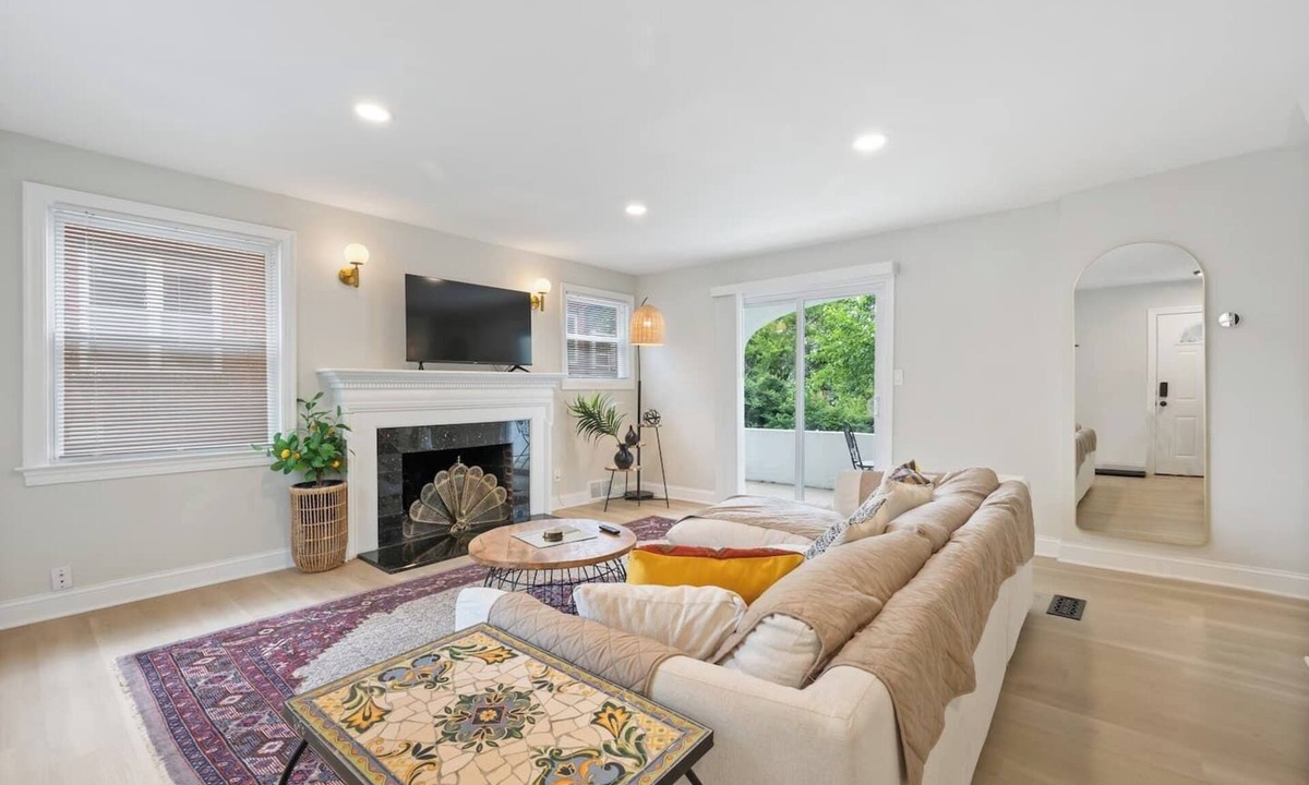Bethesda House | Riviera House - 6BR -7min walk to Metro- in peaceful Bethesda