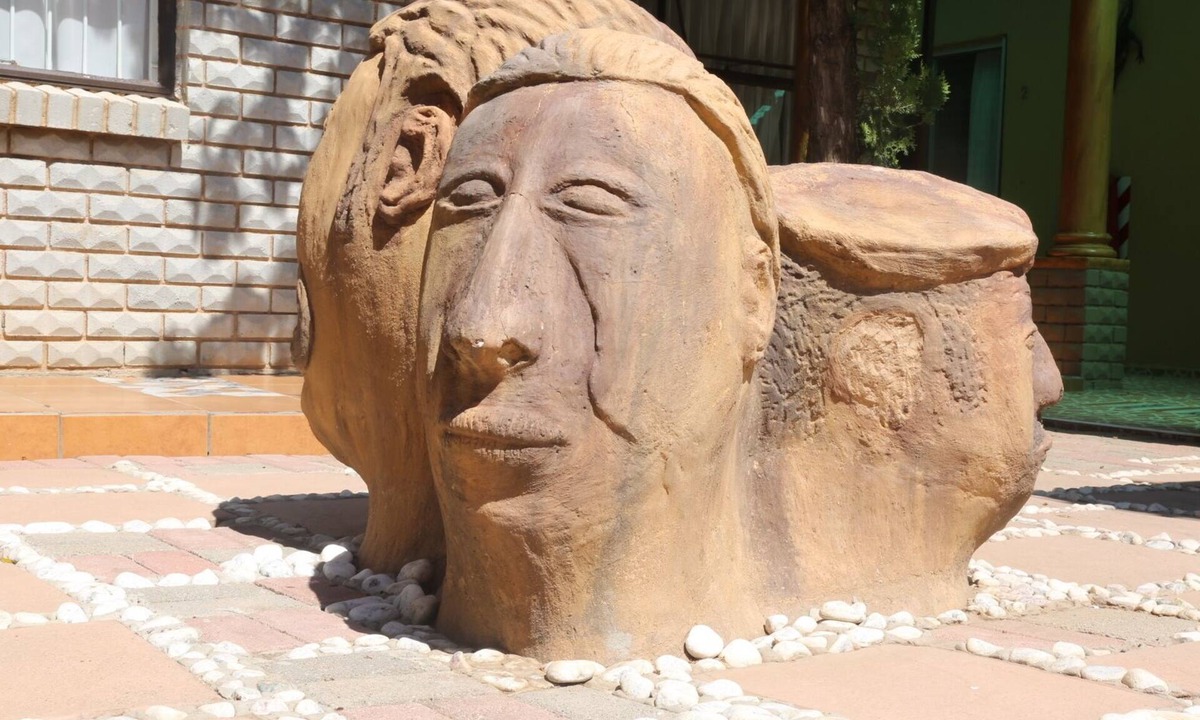 Mmabatho House | Roba Monakedi Guest Lodge