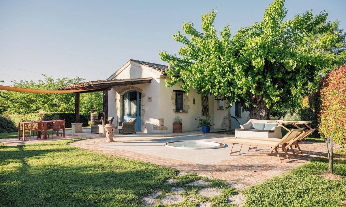 Mondavio Cottage | Romantic cottage "Tulips" - Agriturismo Borgo la Rovere