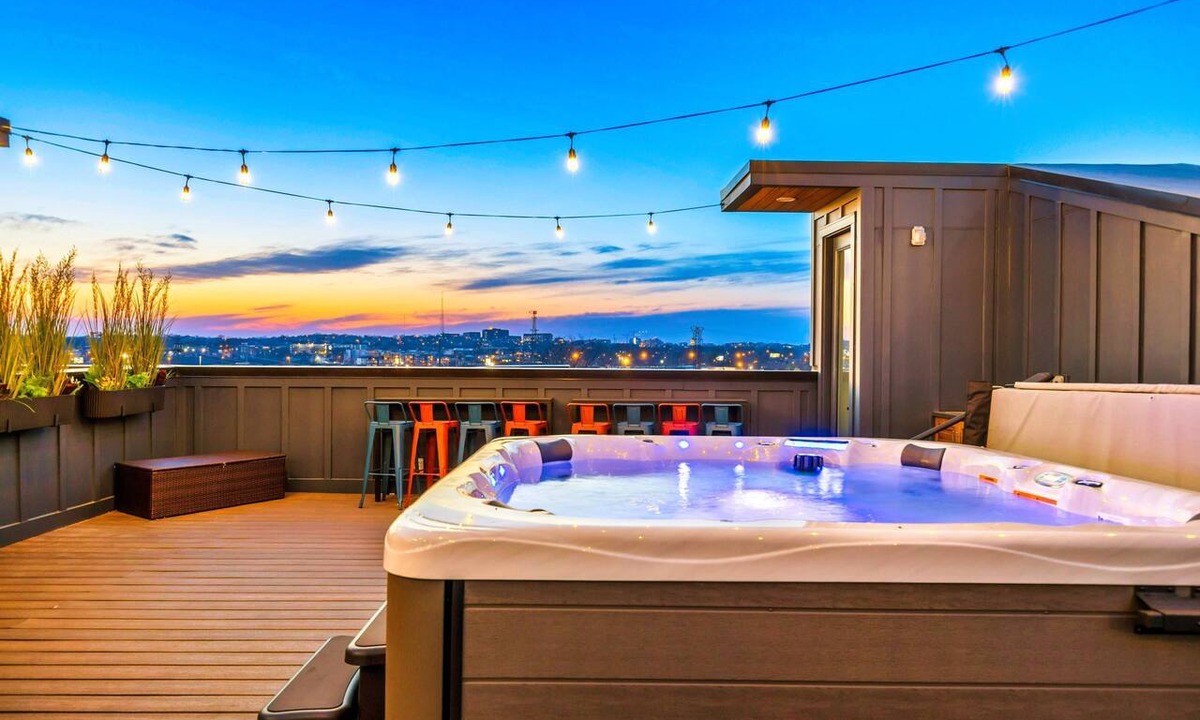 Hurwood Heights House | Rooftop Deck Hot Tub Retreat in Downtown Nashville