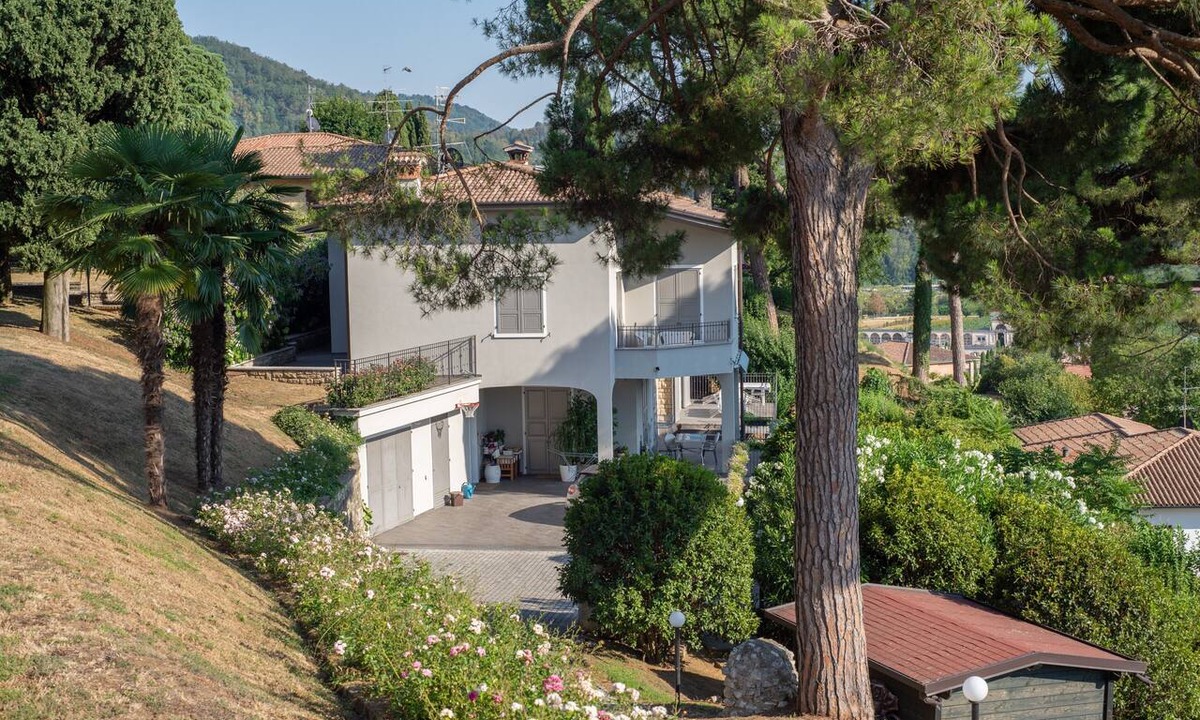 Credaro Apartment | Room 'Stanza in Villa Magica' with Wi-Fi and Air Conditioning