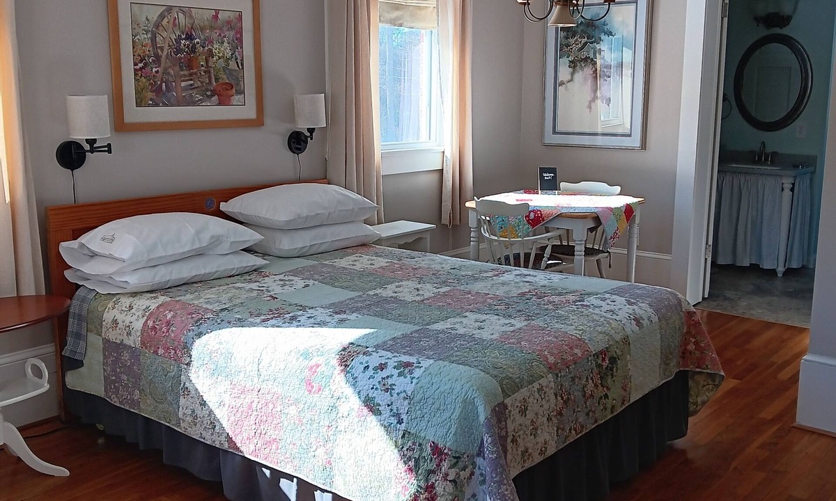 Ronda Apartment | Roomy Studio Apartment Attached to Historic Country Church in the Yadkin Valley