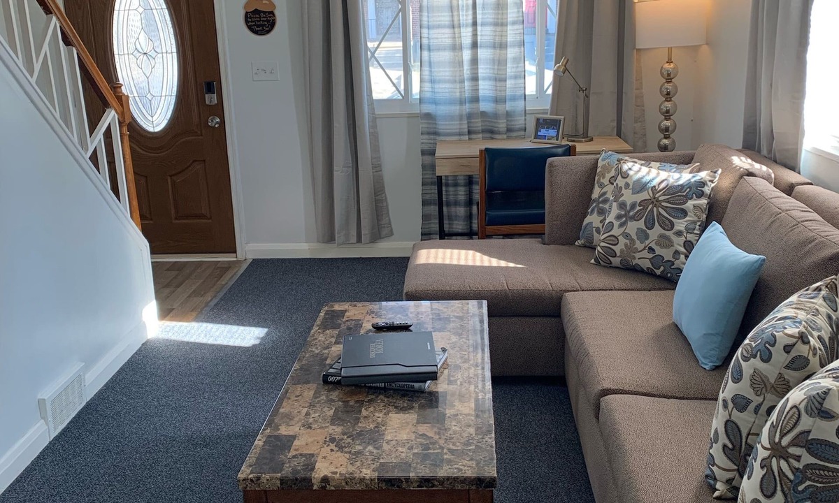 Garwyn Oaks House | Royalty Homes - Family style, clean in a safe area.