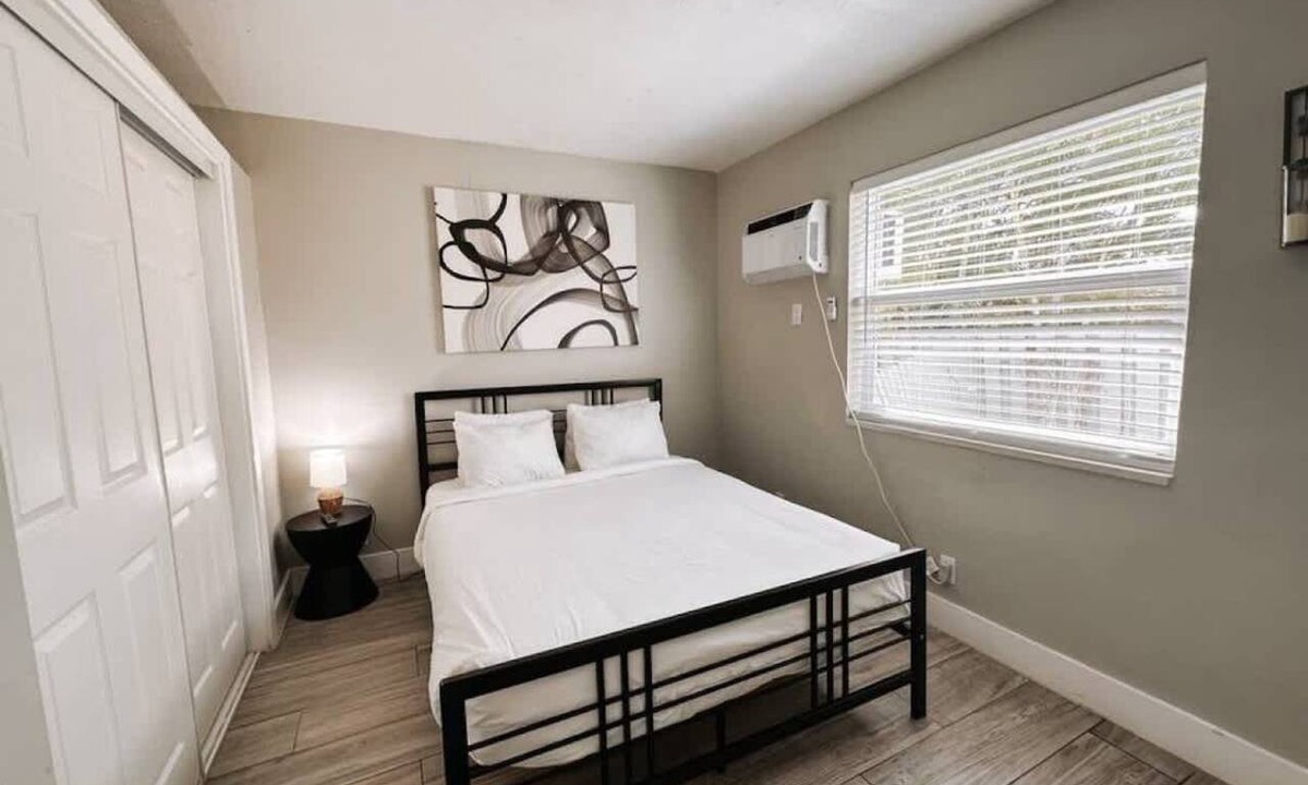 Poinciana Park Apartment | Rustic Retreats 1BR Minutes From Las Olas