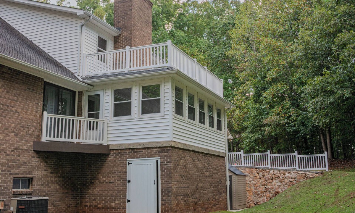 Stokes House | Rustic, wooded getaway nestled in the outskirts of Forsyth County