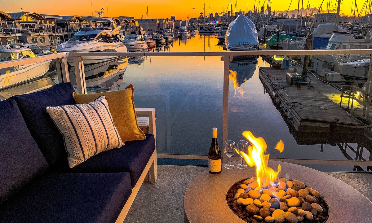 Lower Lonsdale Boat Rental | * Sailor's View * Floating Home Ocean Retreat