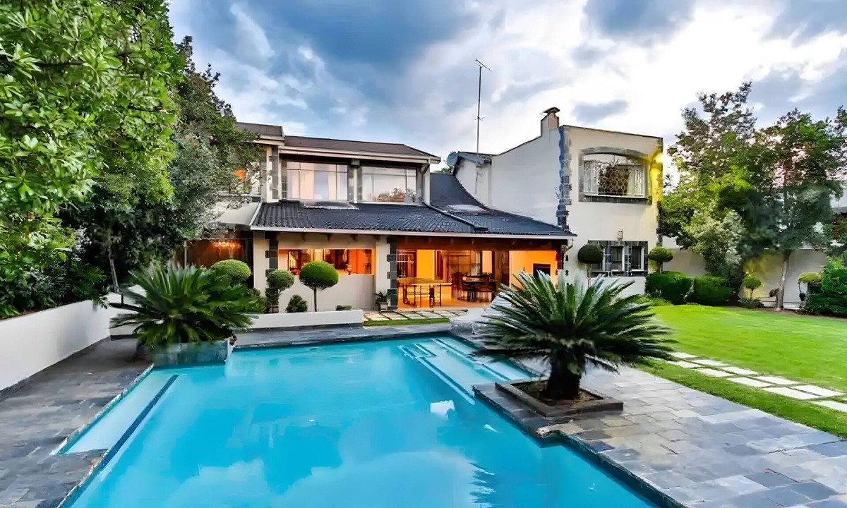 Greater Johannesburg Metropolitan Area Bed & Breakfast | Sandton 6-Bed Luxury Retreat Pool AC Perfect for Families & Groups