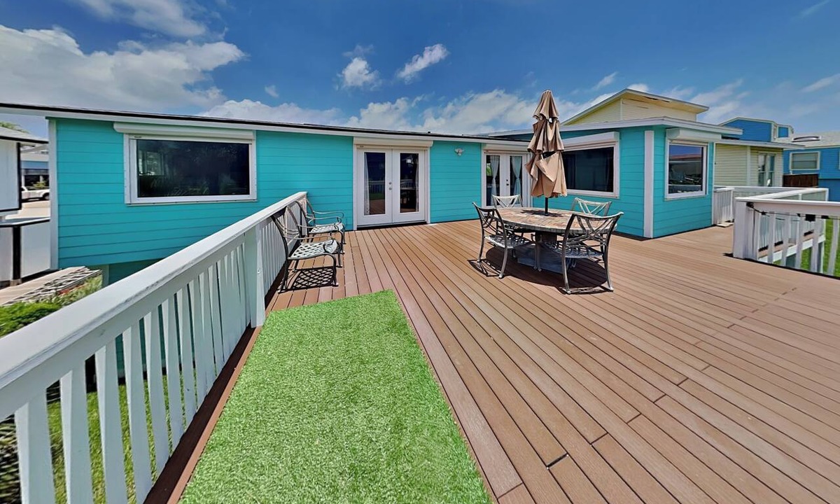 Pirates Beach House | Seaside Jackalope | Coastal Escape + Large Deck