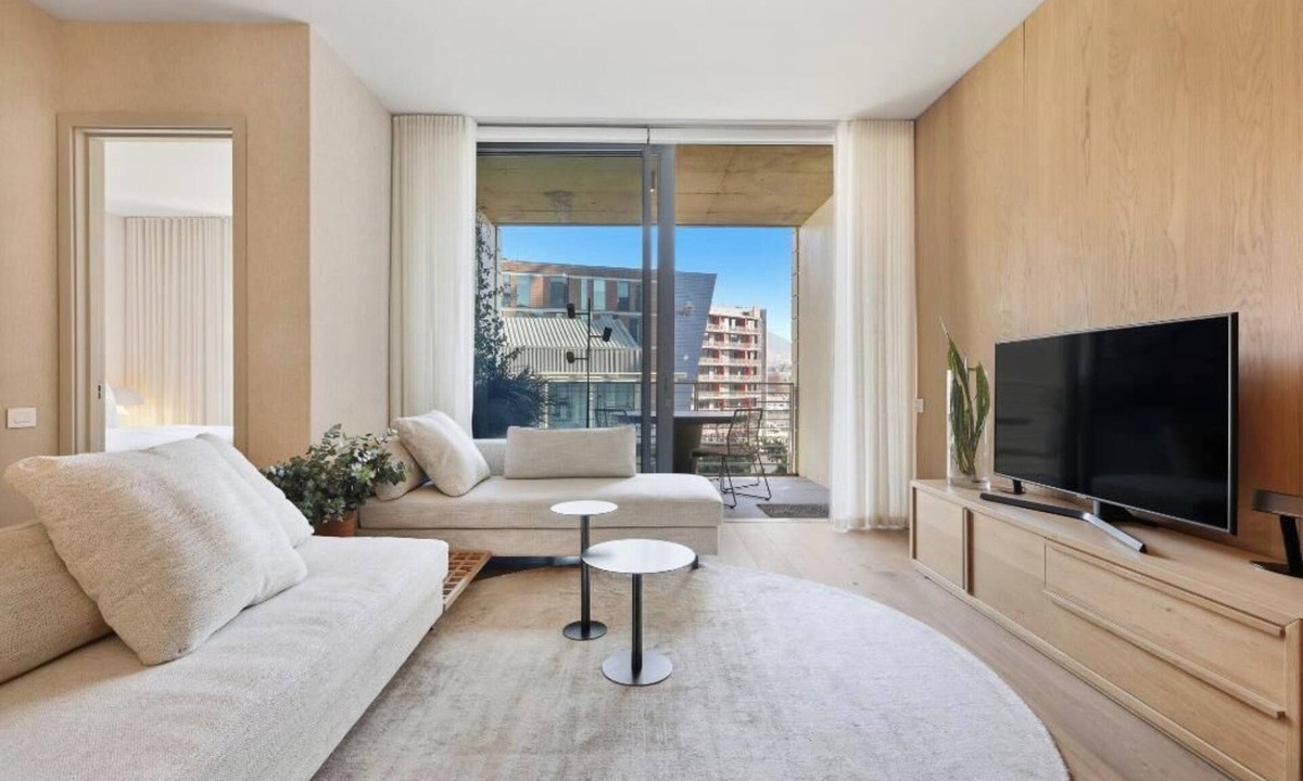 Silo District Apartment | Secure one bedroom in the desirable Waterfront