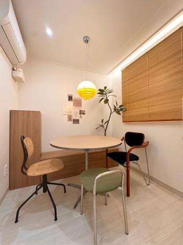 Cheongpa-dong Apartment | Seoul Station 7 Min Walk, Newly Renovated 2BR, 3 Beds, Sleeps 6