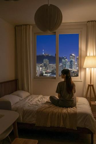 Changsin-dong Apartment | Seoul Wall Loft-View-Naksanpark-KSPO돔-고양종합운동장-고척돔-짐 보관-7박 이상 Airport Pickup3명