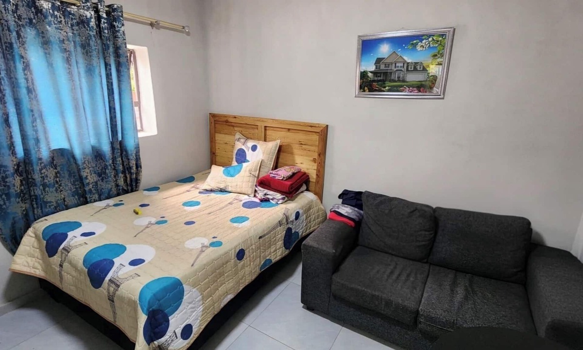 Greater Johannesburg Metropolitan Area Cabin | Serene 12-bedroom lodge in Johannesburg perfect for group getaways