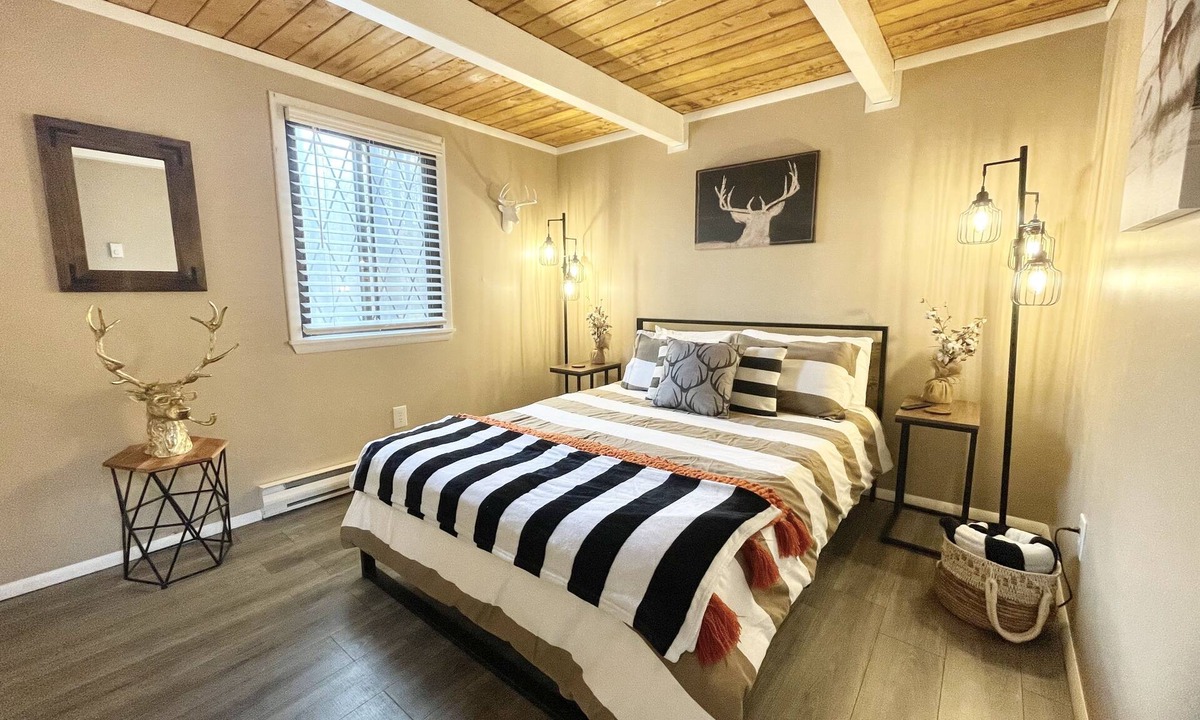 Tobyhanna House | Serene 3-bedroom Home in Tobyhanna with Hot-tub, Firepit, Fooseball Table